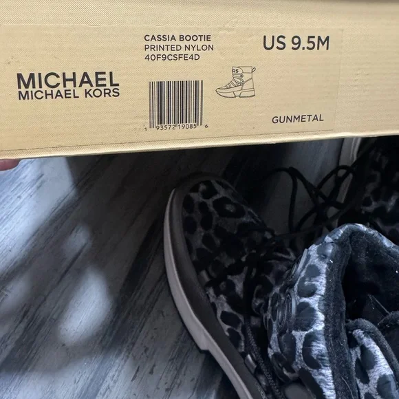 Michael Kors Cassia Black and Gray Cheetah Print Ankle Booties Size 9.5 - Picture 2 of 16